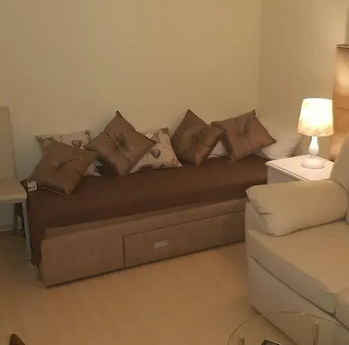 Sara Cosmo Apartment Split